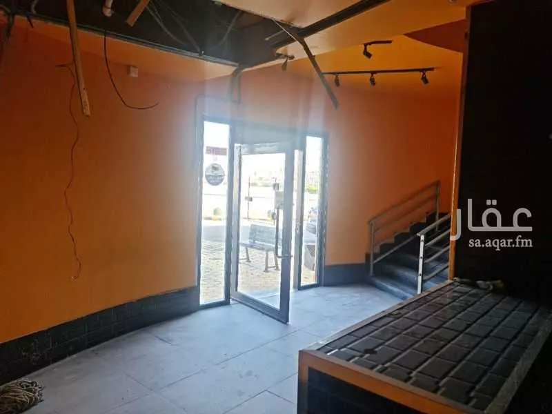 محل 3229 م² في الحمراء 2
