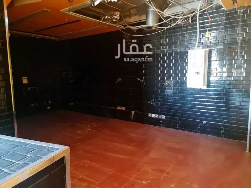 محل 3229 م² في الحمراء 3