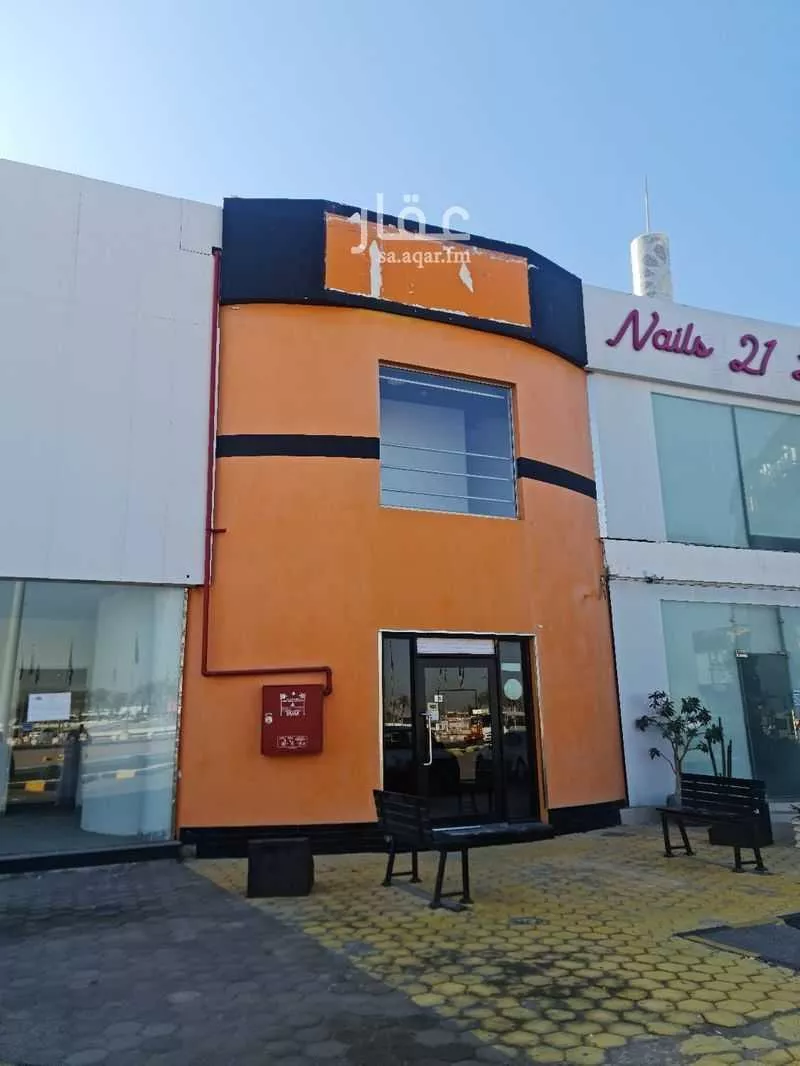 محل 3229 م² في الحمراء 1