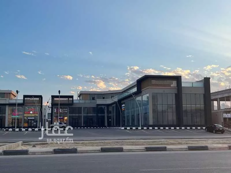 محل 2514 م² في الامواج 4