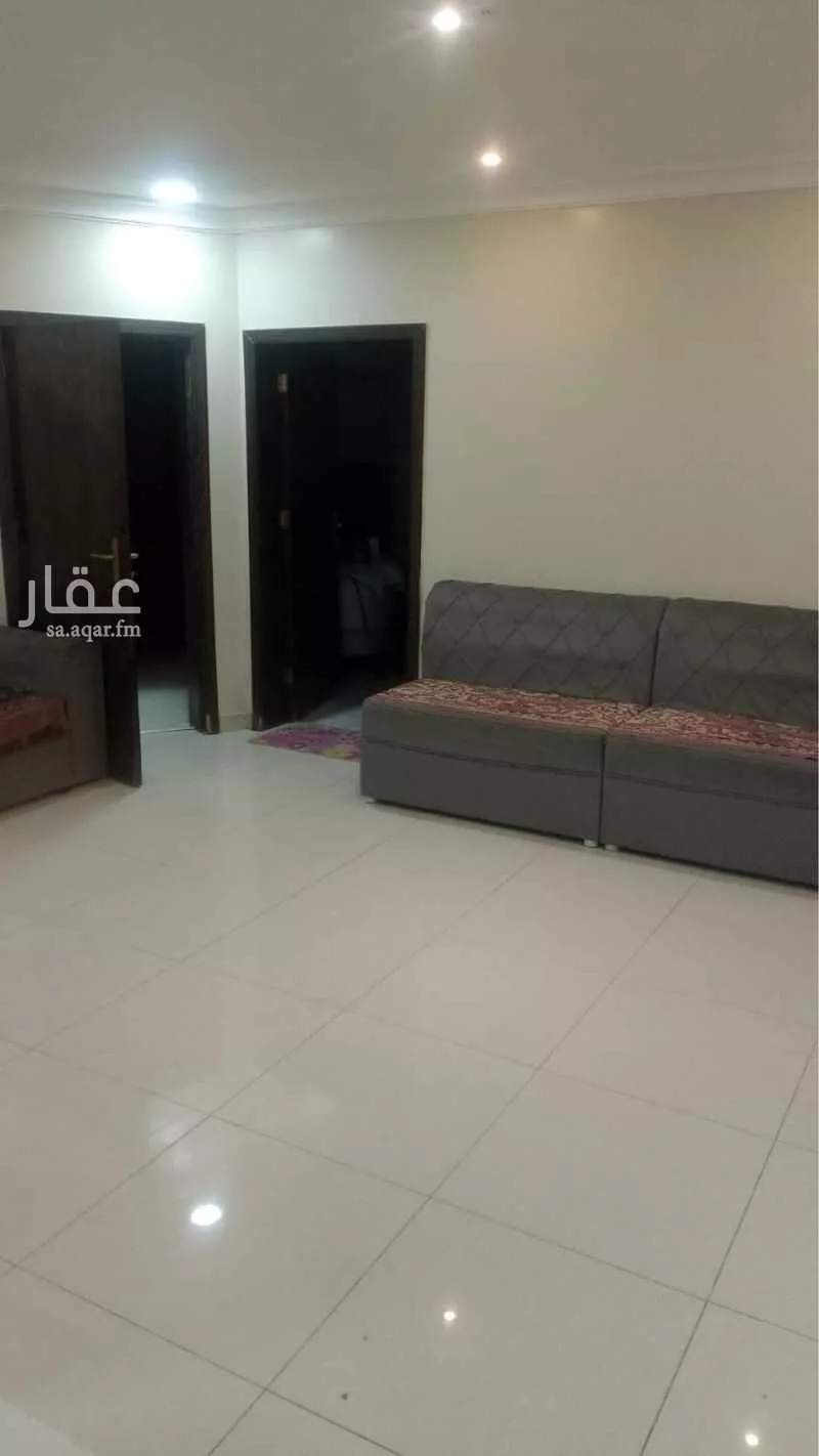 شقة 5 غرف في ضاحية الملك فهد 4