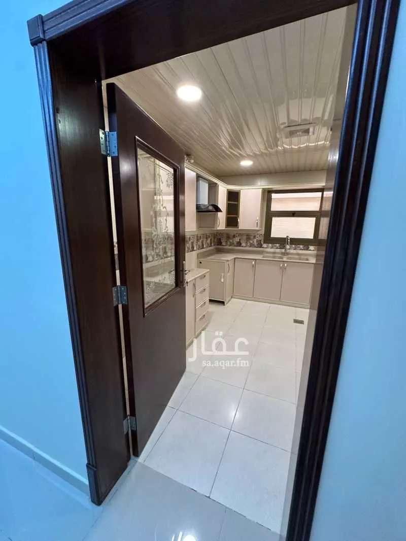 شقة 3 غرف في الحمرا 4