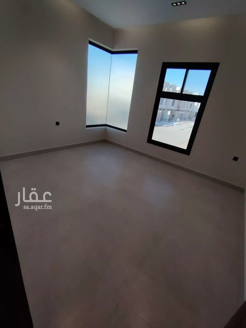 فيلا 4 غرف في الرمال 5