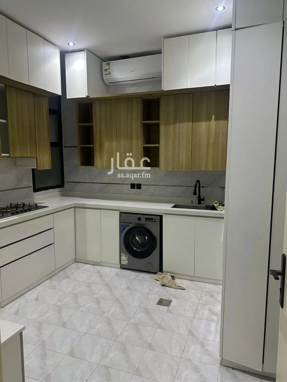 4 bedroom floor in Al Munsiyah 1