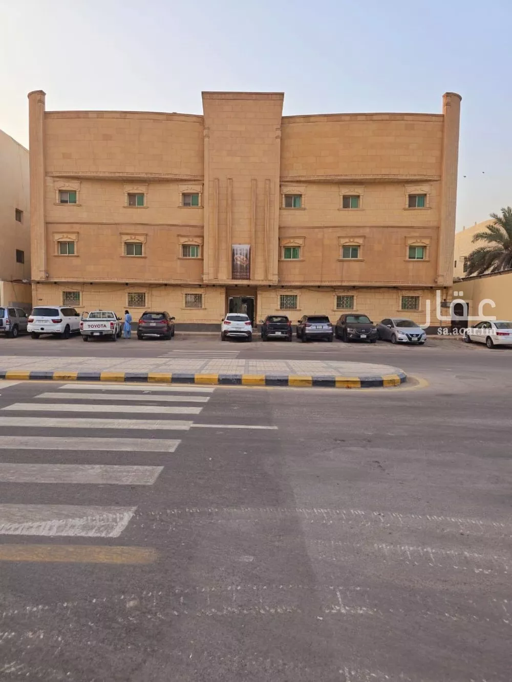 عمارة 812 م² في الملقا 1