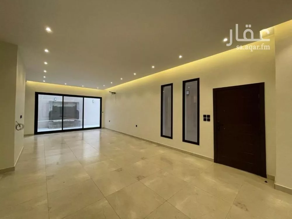 فيلا 6 غرف في الشراع 5