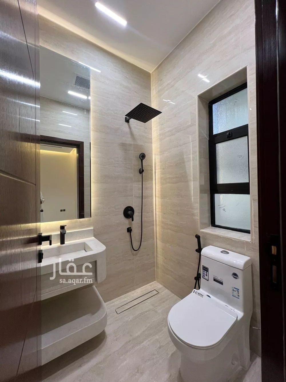 فيلا 5 غرف في الشراع 3