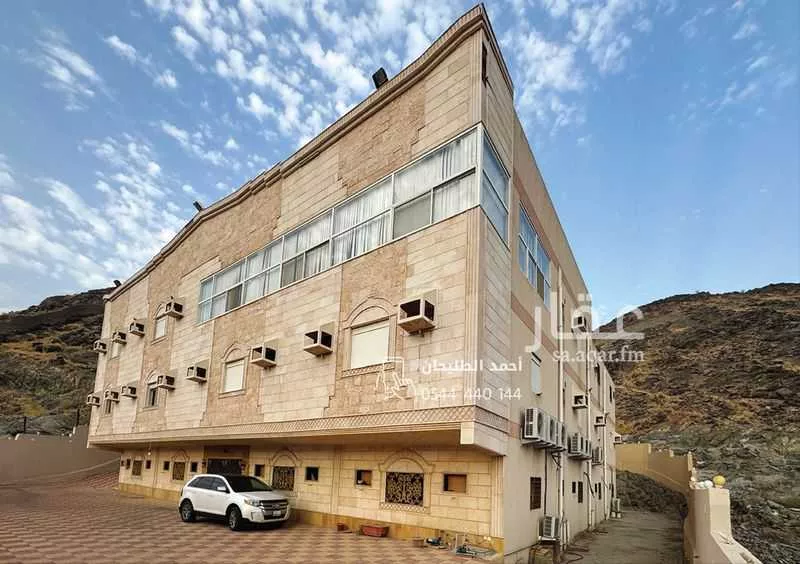 عمارة 2753 م² في التنعيم 3