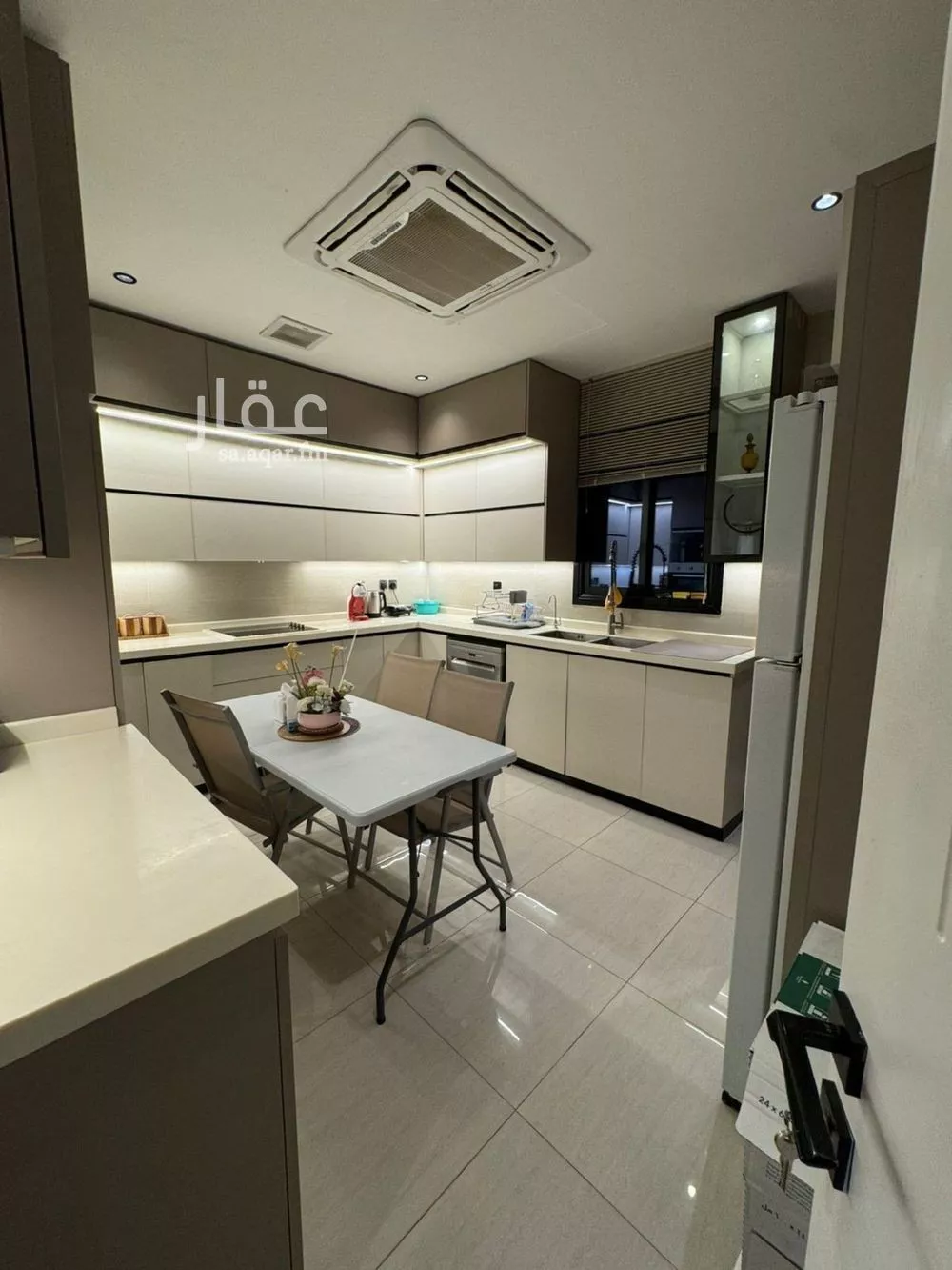 فيلا 5 غرف في النرجس 4