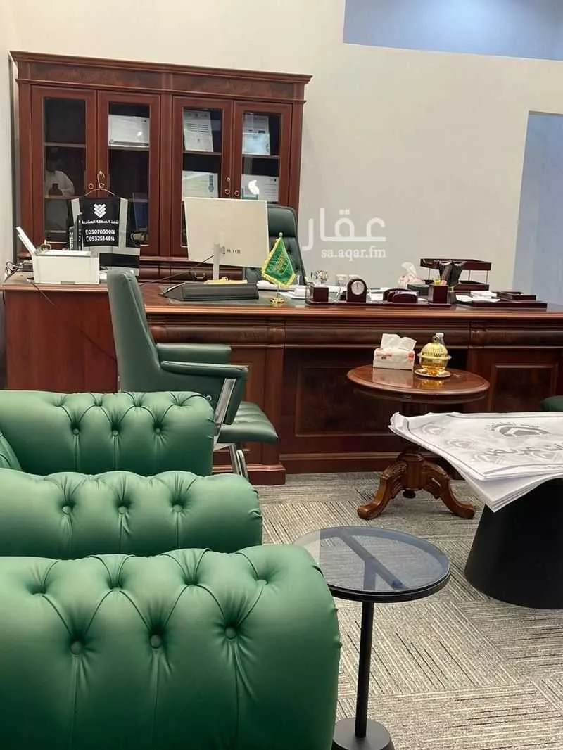 محل 100 م² في عريض 4