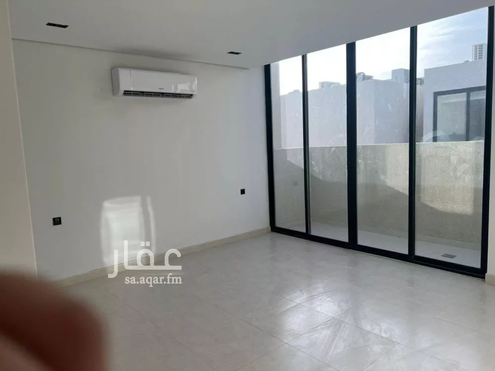 فيلا 4 غرف في العارض 4