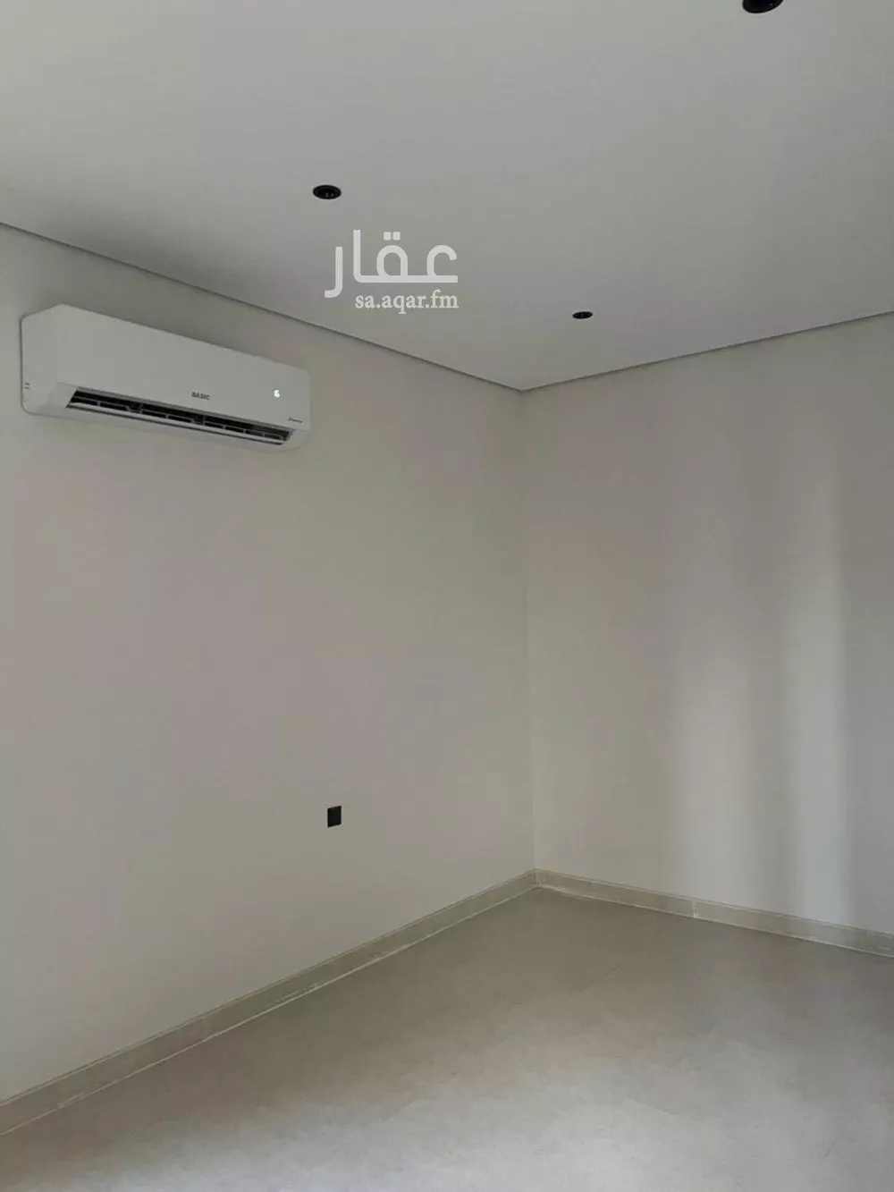 فيلا 4 غرف في العارض 3