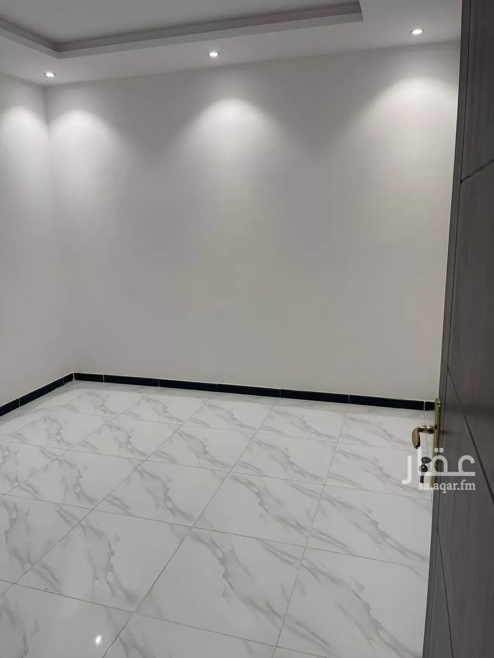 شقة 5 غرف في الواحة 4