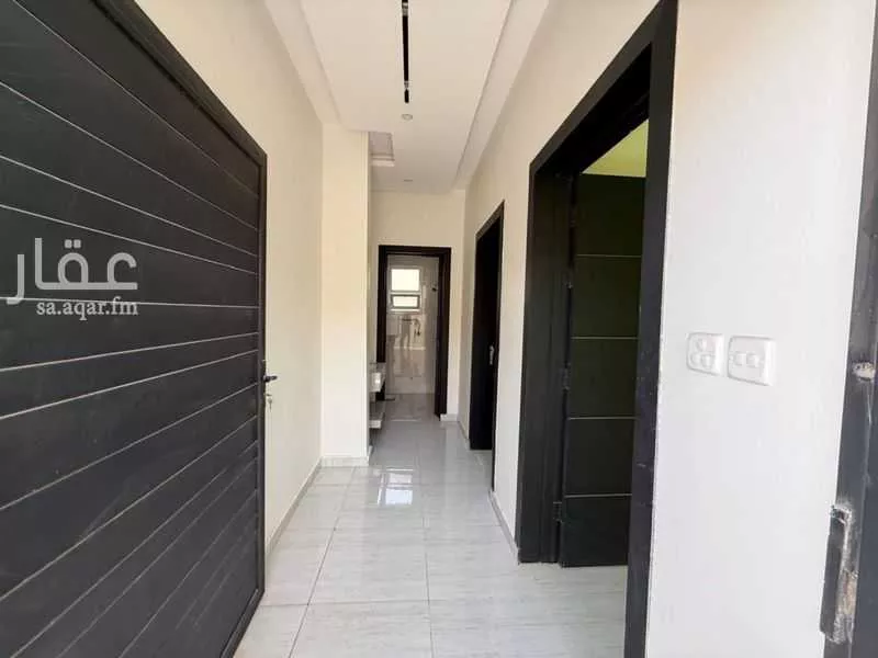 فيلا 5 غرف في الشرق 4