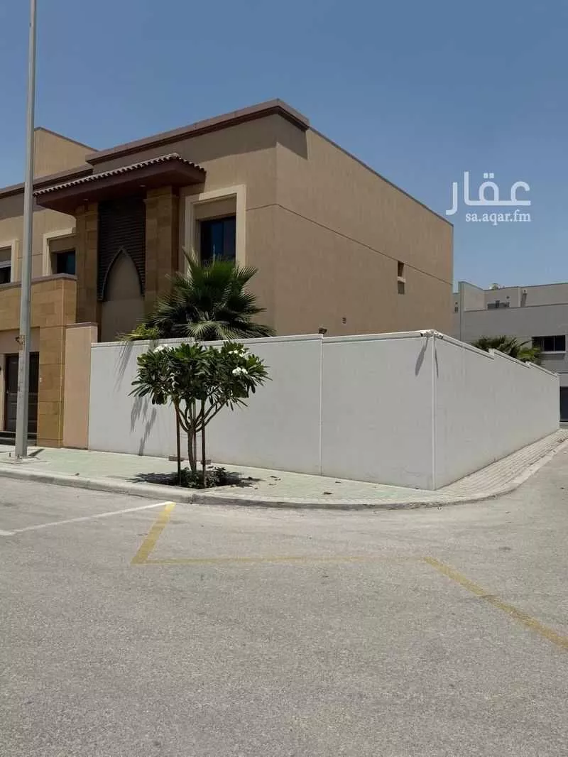 5 bedroom villa in Aramco 4