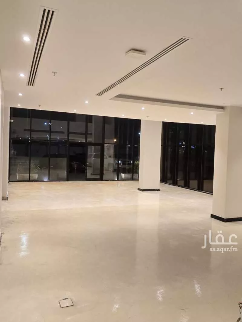 محل 205 م² في العليا 4