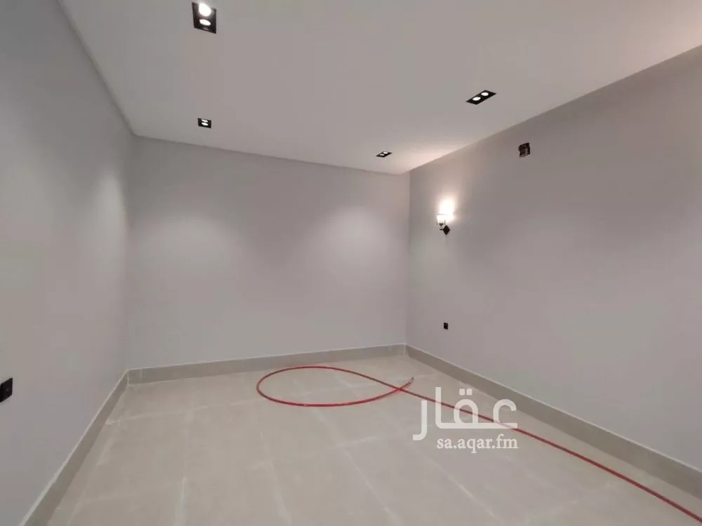 فيلا 5 غرف في عكاظ 4