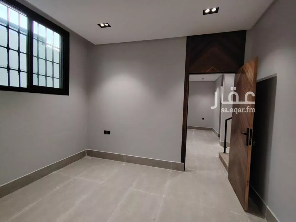 فيلا 5 غرف في عكاظ 5