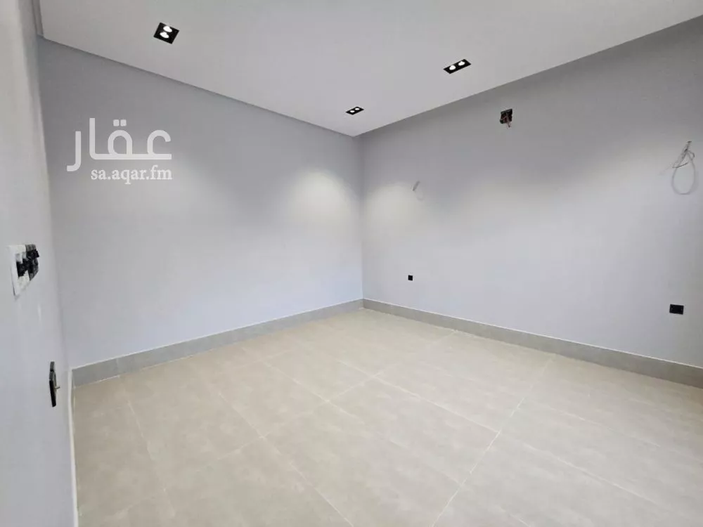 فيلا 5 غرف في عكاظ 2