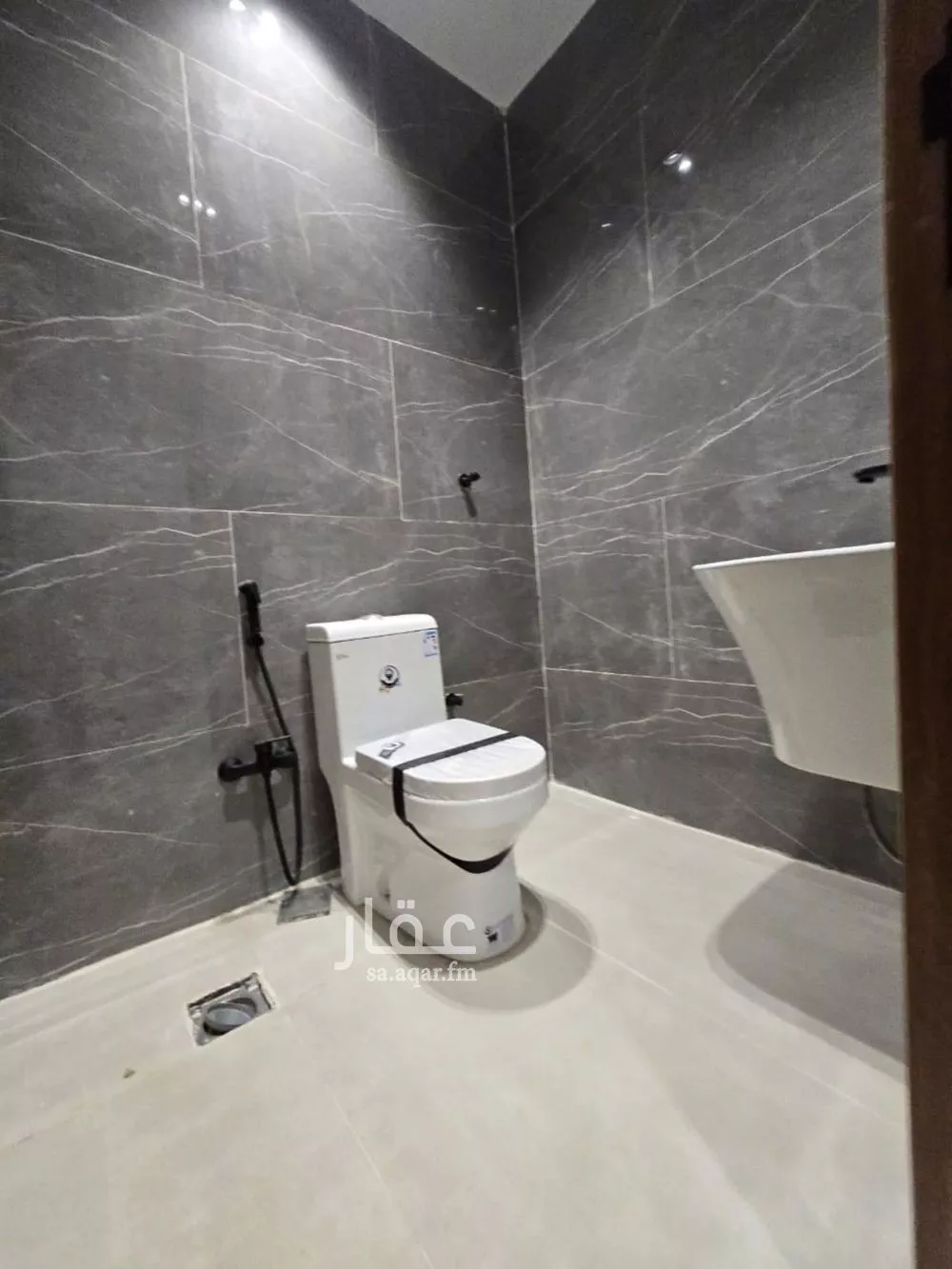 فيلا 5 غرف في عكاظ 3