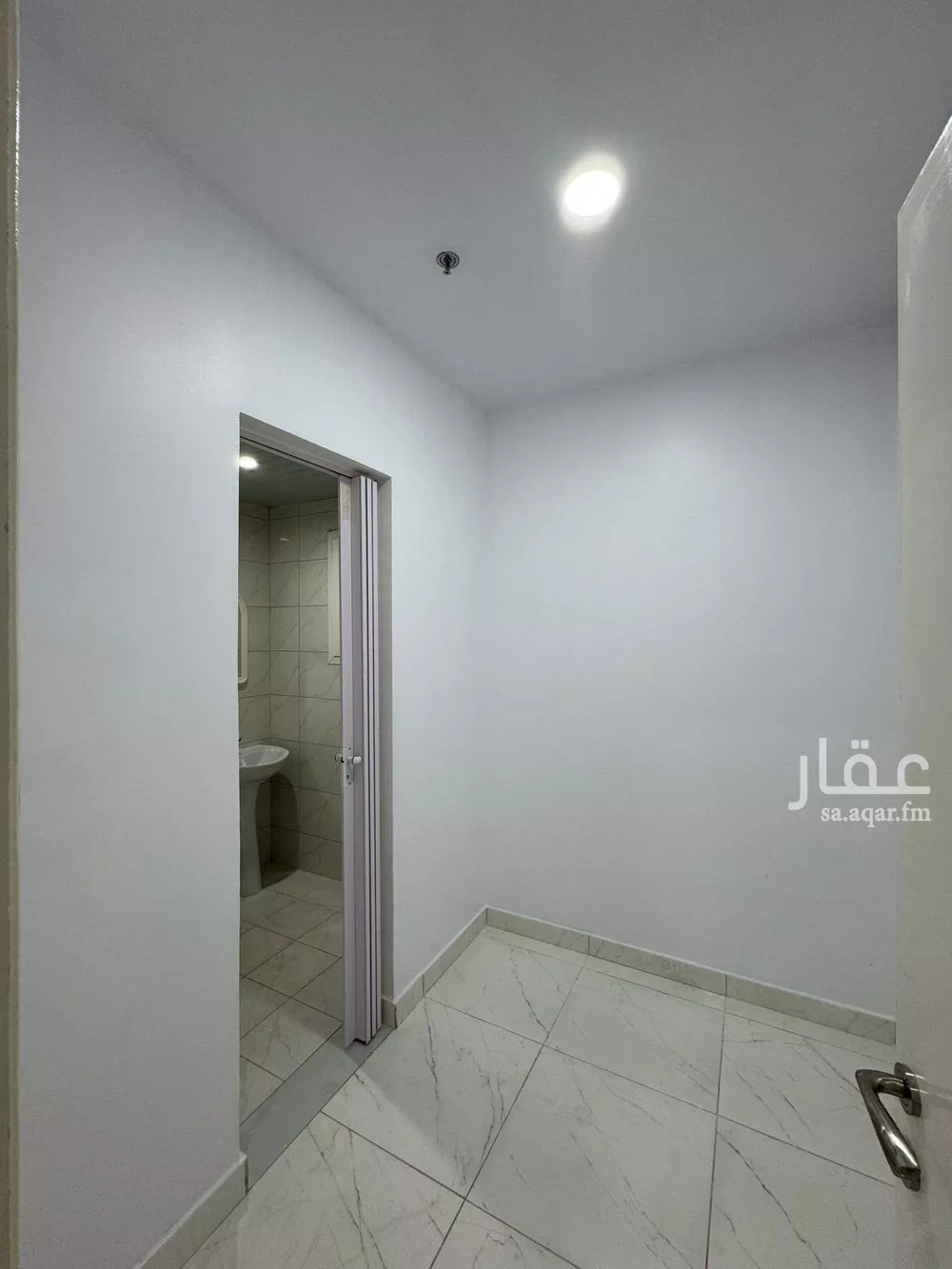 شقة 3 غرف في الحمرا 5