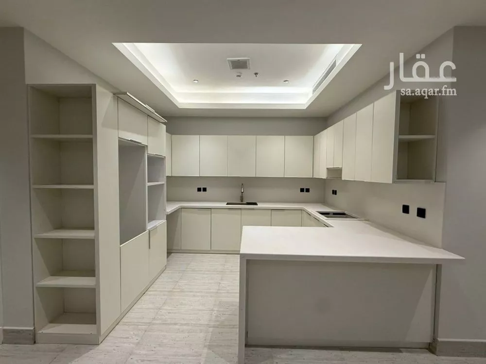 4 bedroom apartment in King Abdul Aziz, Riyadh 5