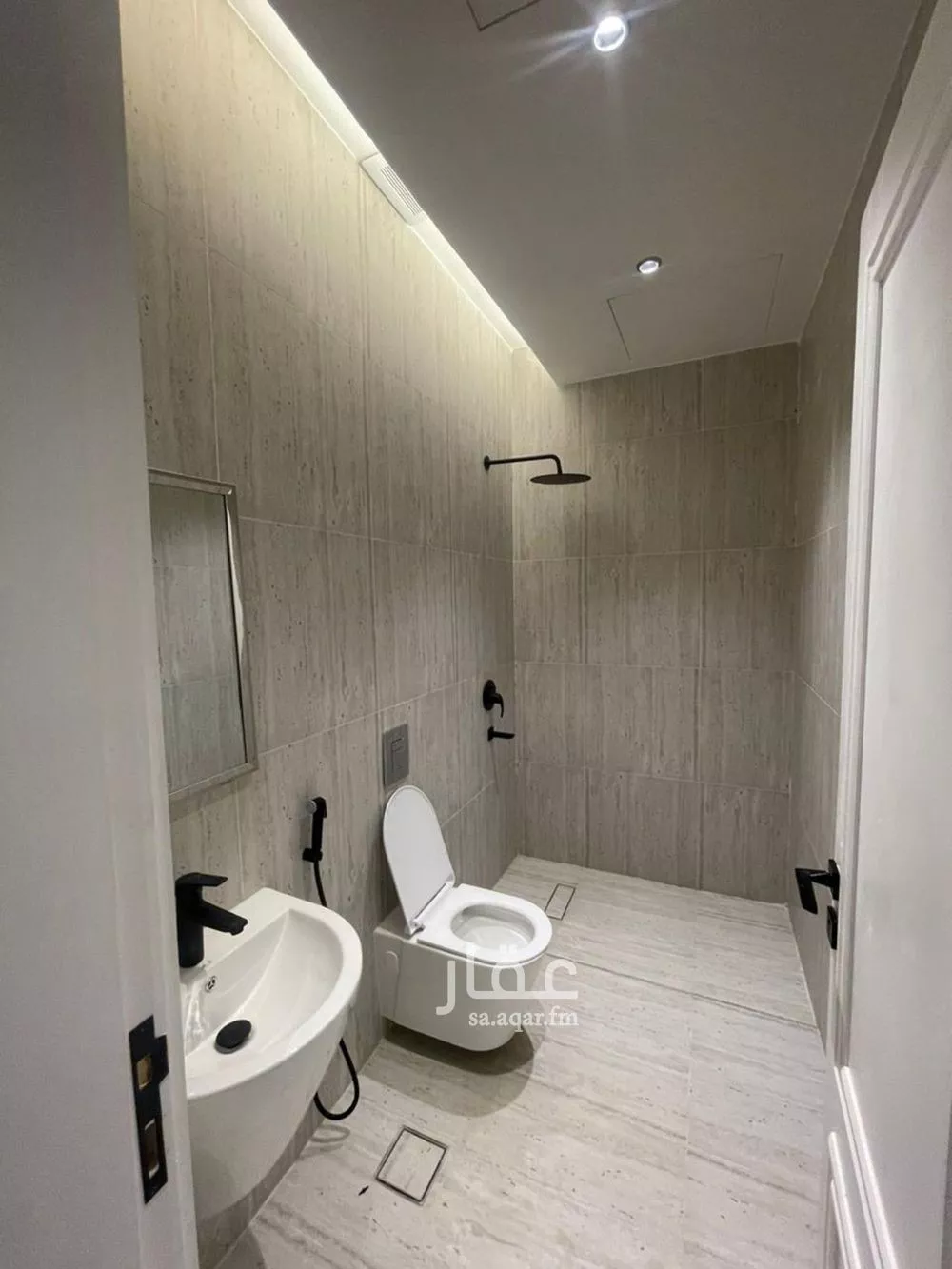 4 bedroom apartment in King Abdul Aziz, Riyadh 7