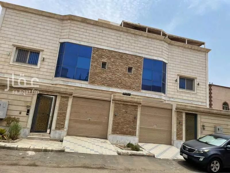 فيلا 7 غرف في طيبة 3