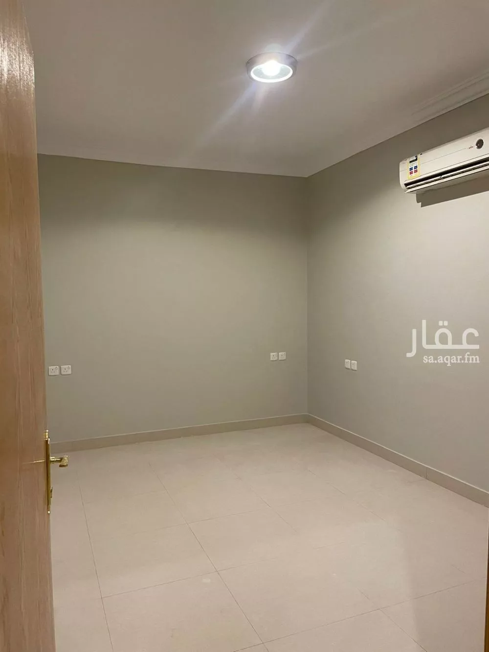 شقة 4 غرف في الملقا 5