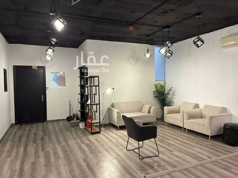 مكتب 160 م² في العارض 5