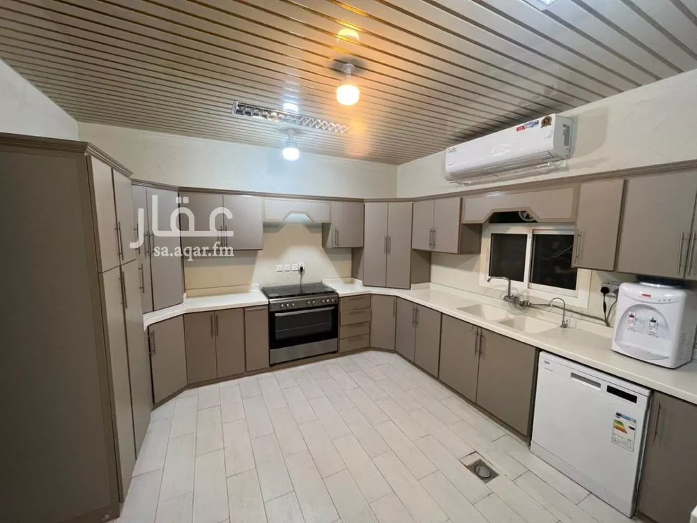 فيلا 12 غرف في الخليج 4