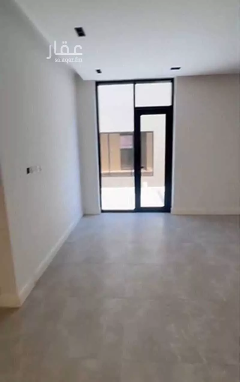 فيلا 4 غرف في الملقا 4