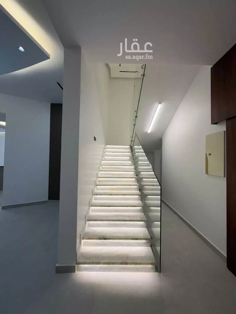 فيلا 6 غرف في العارض 4