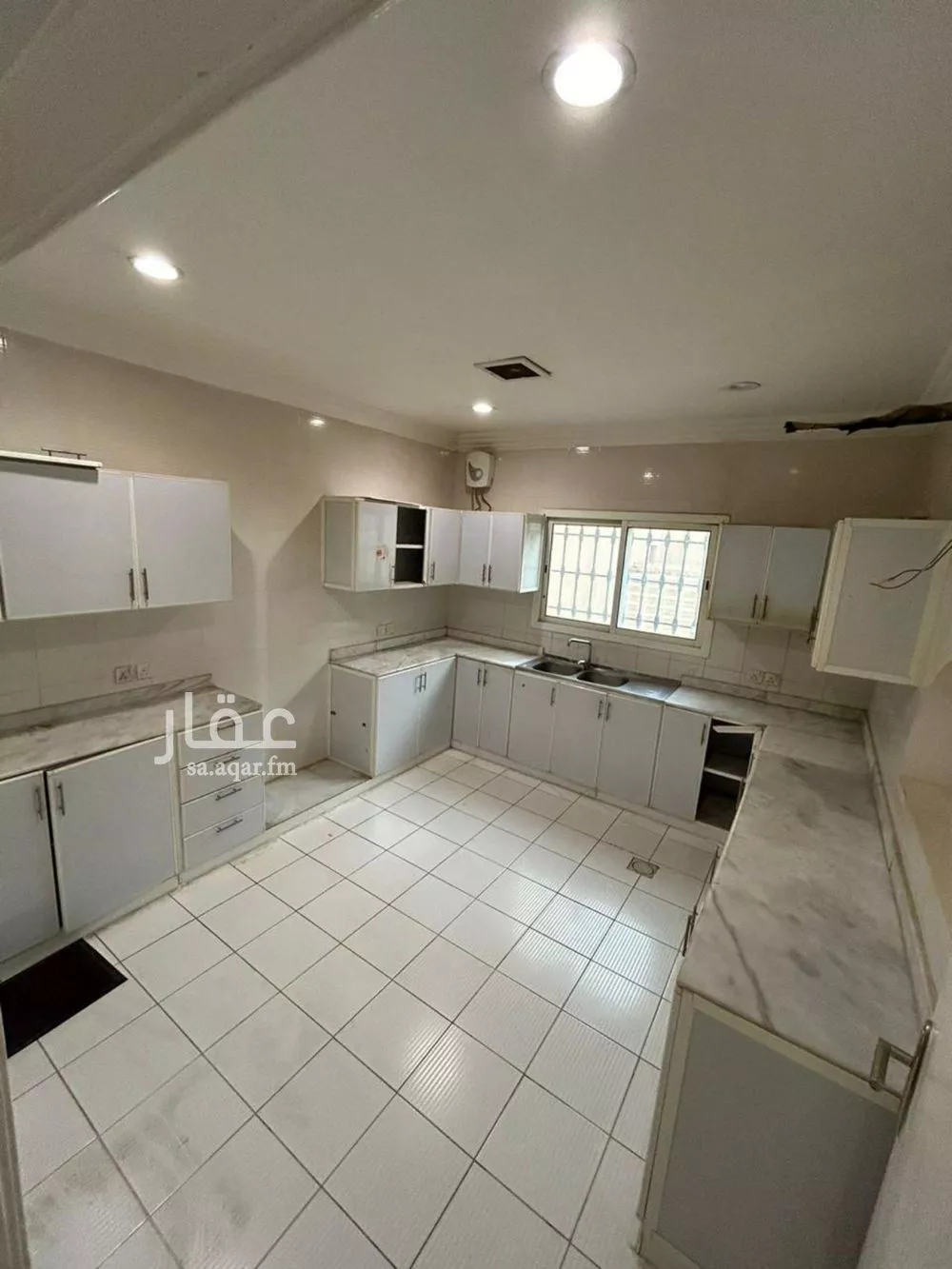 4 bedroom floor in Al Yasmin 2