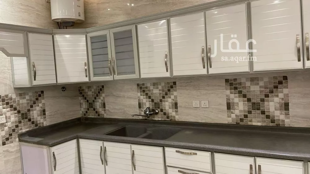 دور 5 غرف في الملقا 4