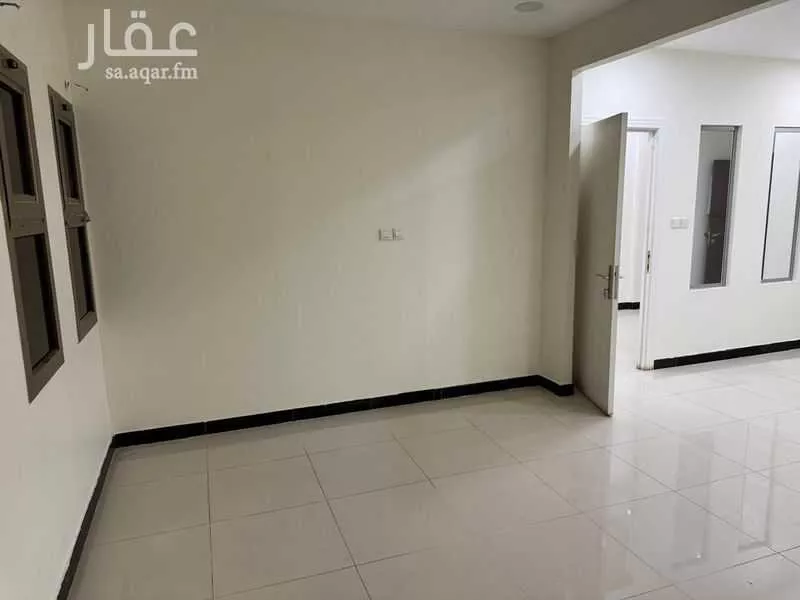 مكتب 1096 م² في العارض 4