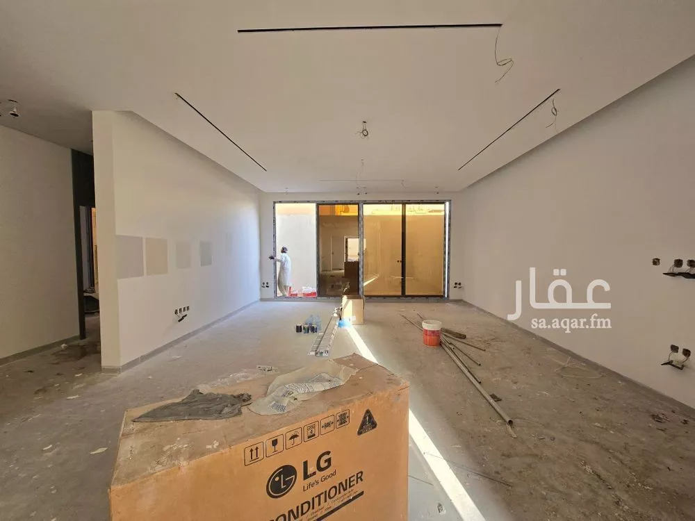 5 bedroom villa in Granada, Riyadh 6
