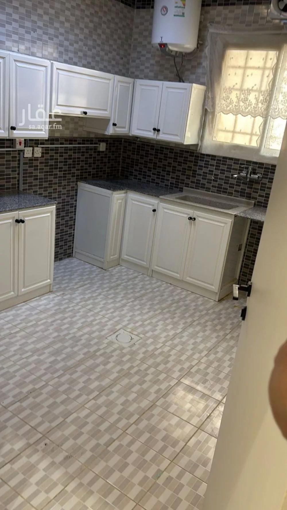 3 bedroom floor in Al Yarmouk 5