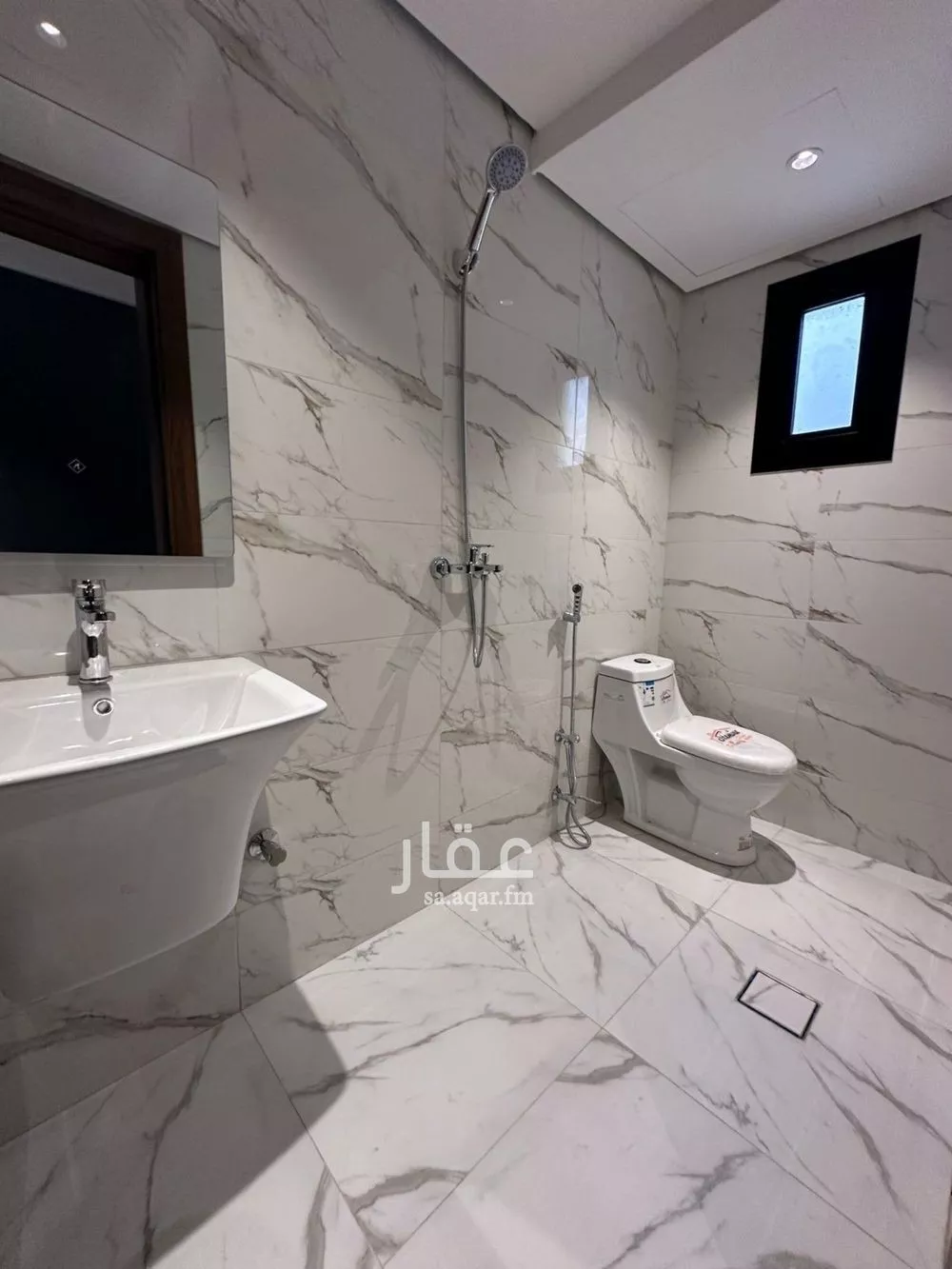 فيلا 6 غرف في العارض 4