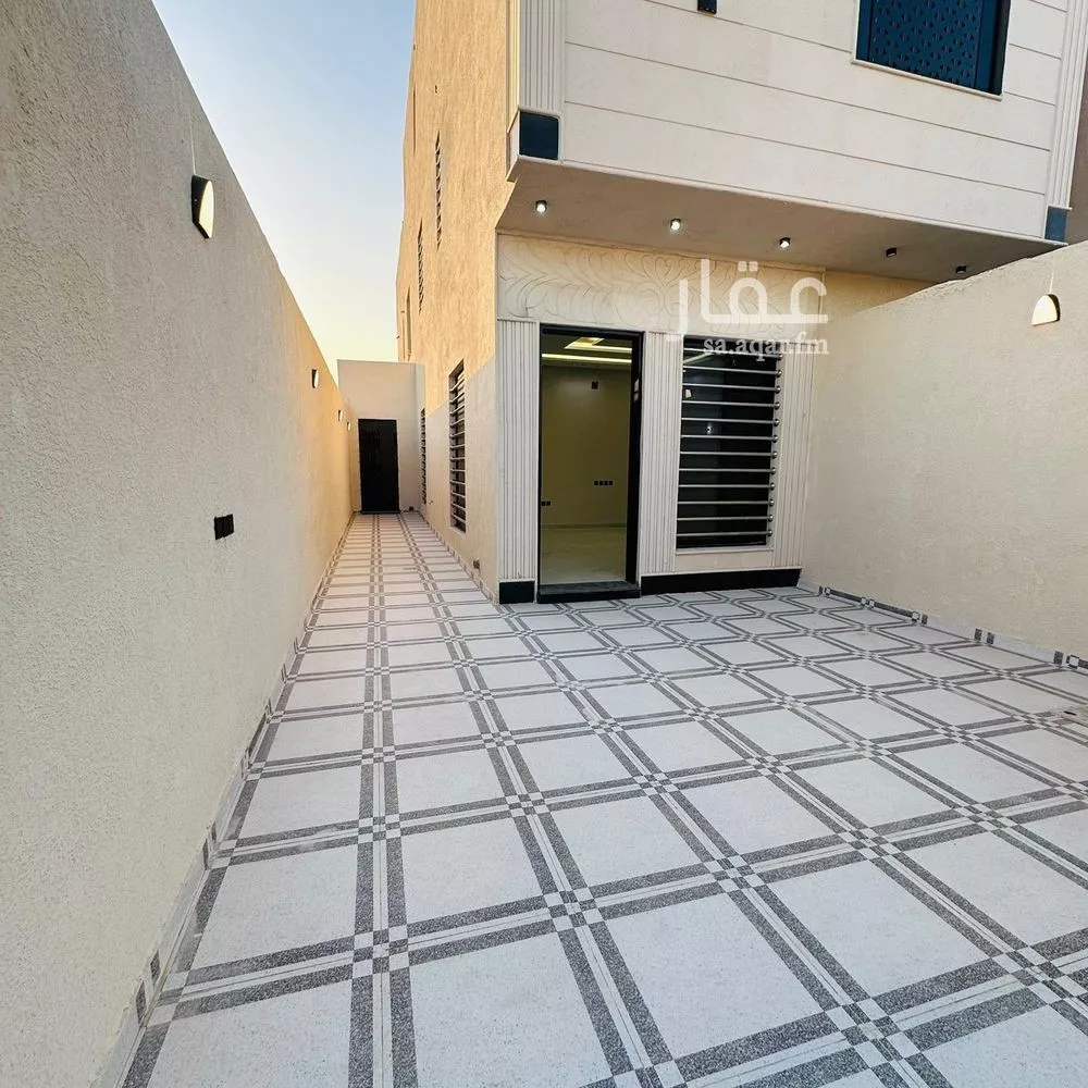 4 bedroom floor in Tuwaiq 3
