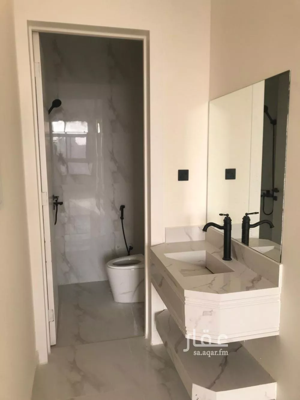 شقة 4 غرف في الزهرة 5