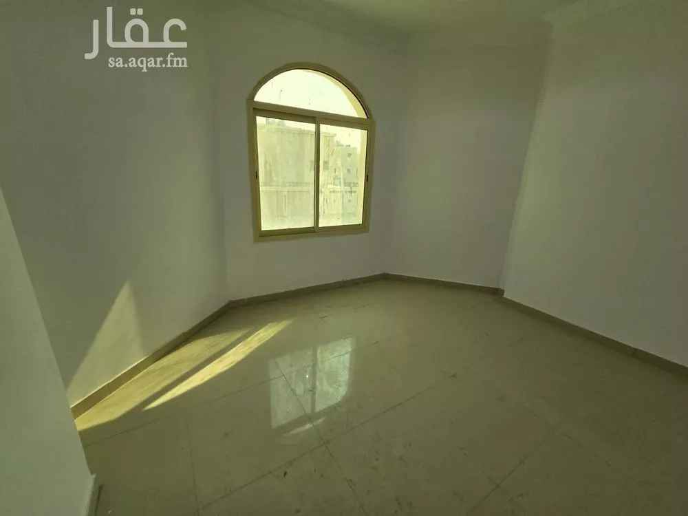 فيلا 8 غرف في ضاحية الملك فهد 2