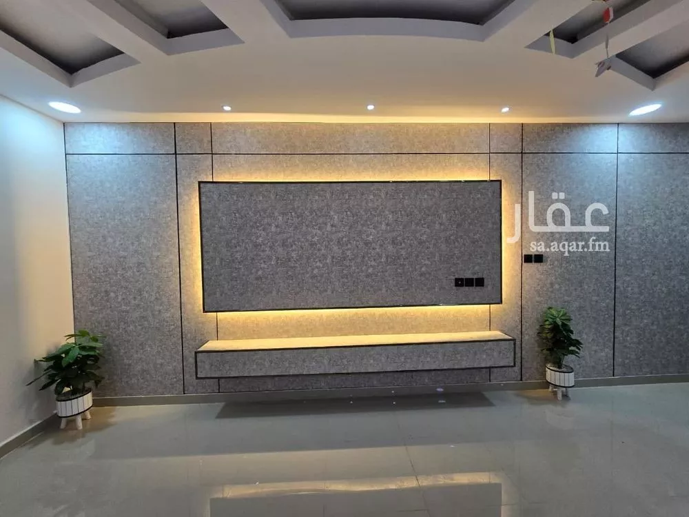 5 bedroom apartment in Dahiat King Fahd 1