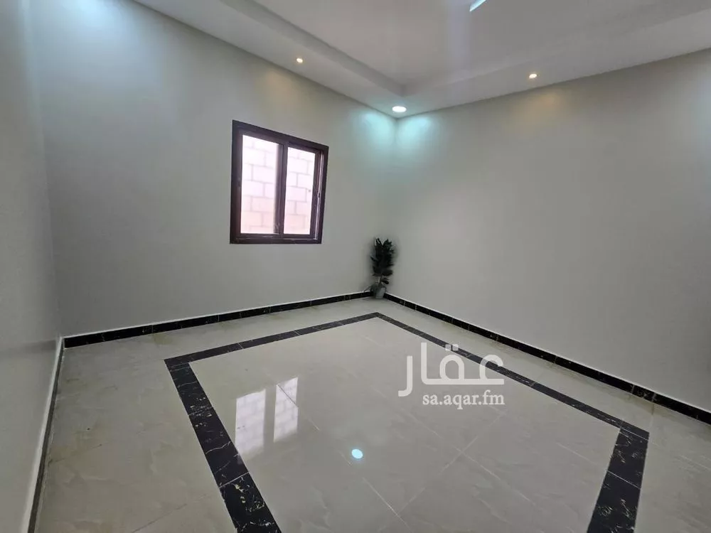 شقة 5 غرف في ضاحية الملك فهد 4