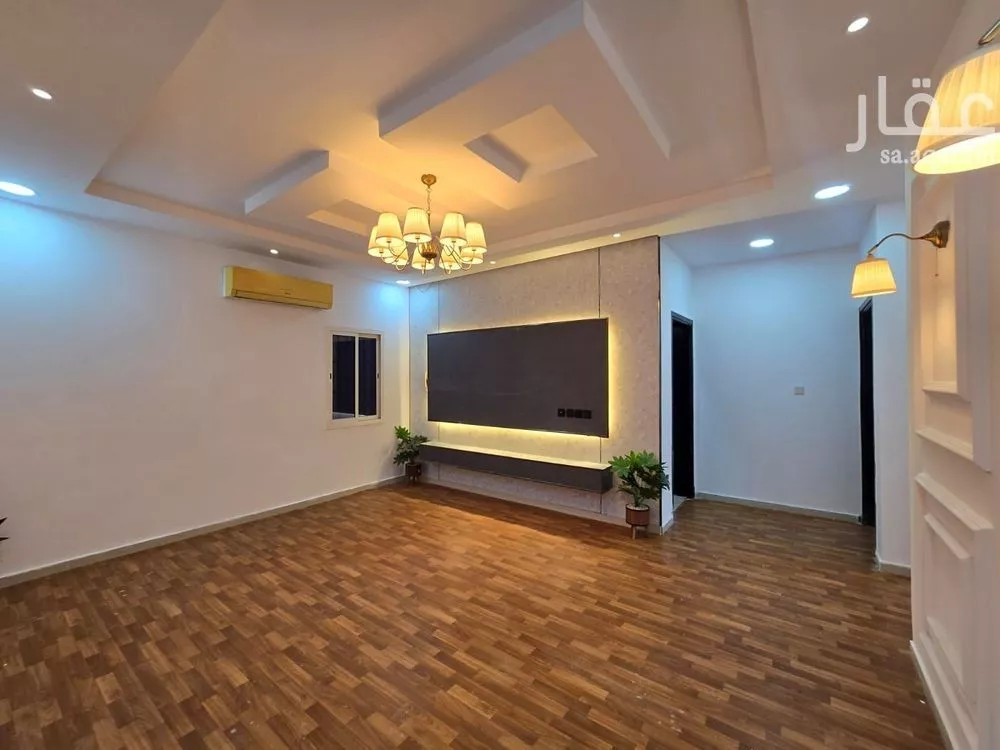 شقة 5 غرف في ضاحية الملك فهد 1