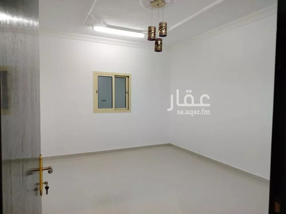 فيلا 8 غرف في ضاحية الملك فهد 1