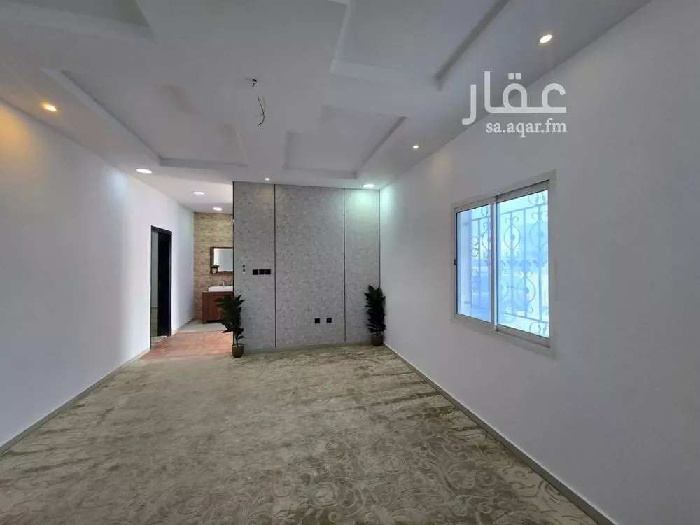 شقة 5 غرف في ضاحية الملك فهد 4