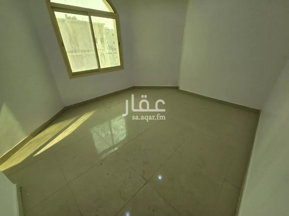 فيلا 8 غرف في ضاحية الملك فهد 5