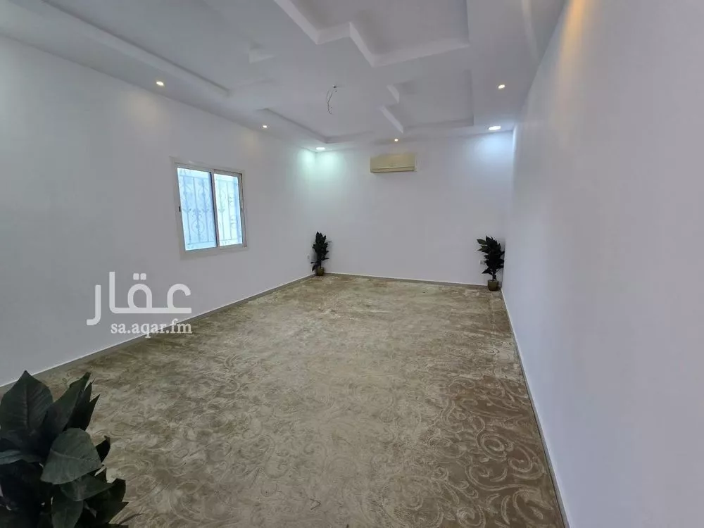 شقة 5 غرف في ضاحية الملك فهد 2