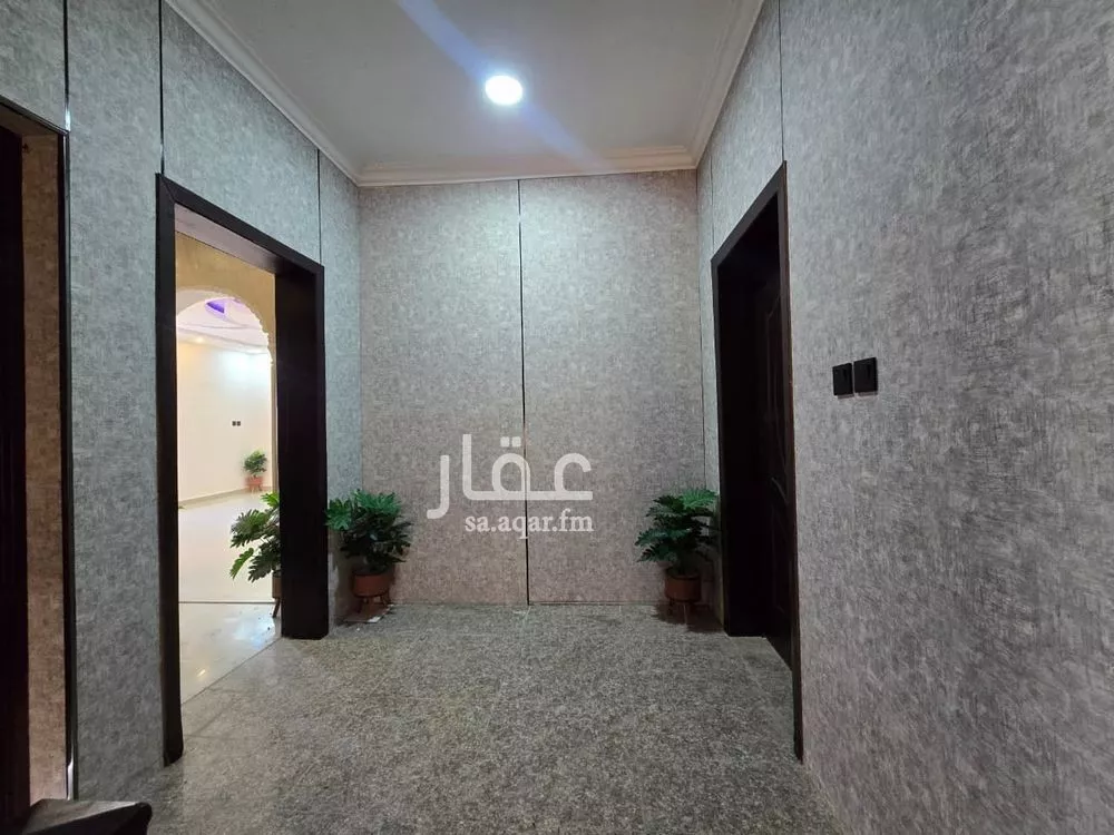 شقة 5 غرف في ضاحية الملك فهد 4